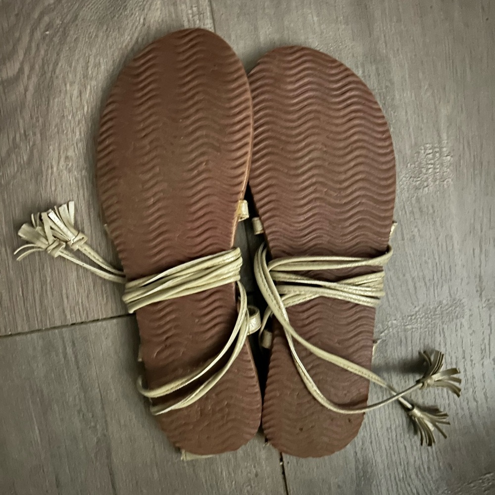 Billabong gold gladiator sandals size 9 - Picture 3 of 3